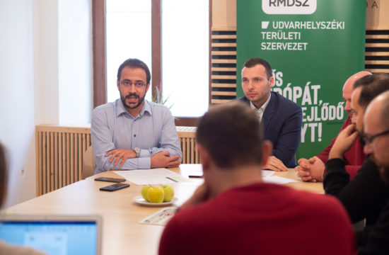 Sajtótájékoztató a romániai elnökválasztás első fordulójáról