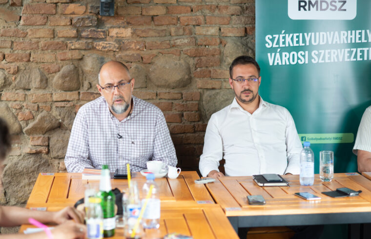 Kelemen Hunor és Derzsi László a székelyudvarhelyi RMDSZ sajtótájékoztatóján