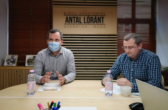 Berde Zoltán frakcióvezető és Szakács Tibor önkormányzati képviselő a székelyudvarhelyi RMDSZ sajtótájékoztatóján